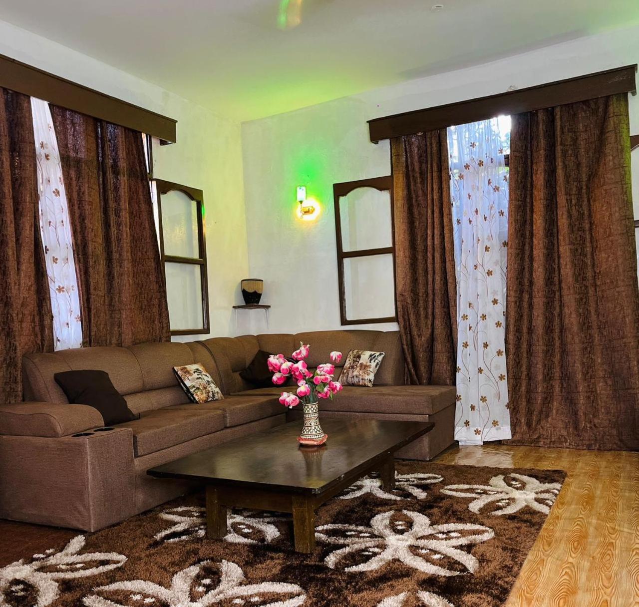 Akogo House - Bnb , Hostel, Backpackers & Volunteer Center Момбаса Екстериор снимка