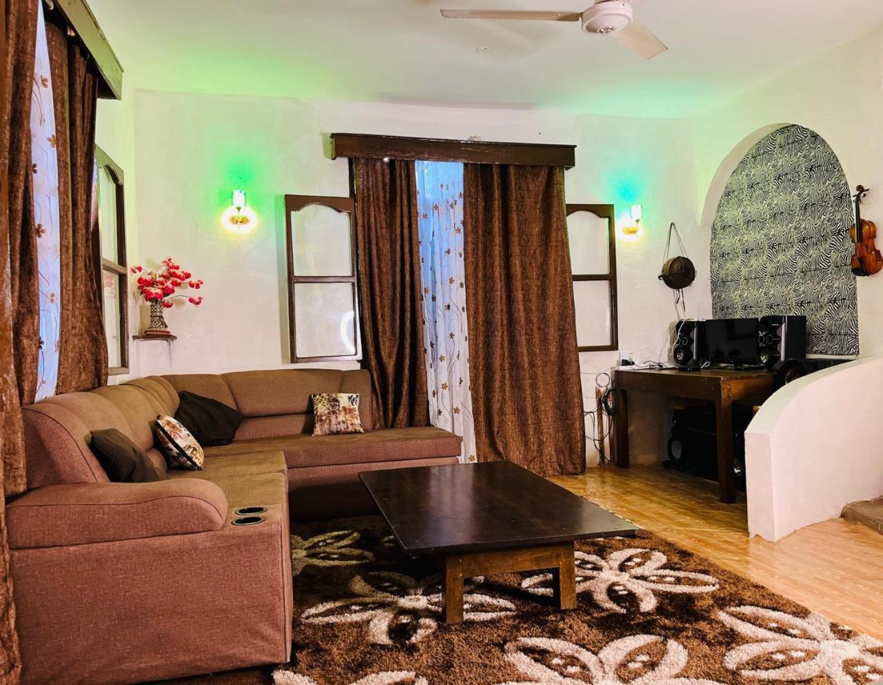 Akogo House - Bnb , Hostel, Backpackers & Volunteer Center Момбаса Екстериор снимка