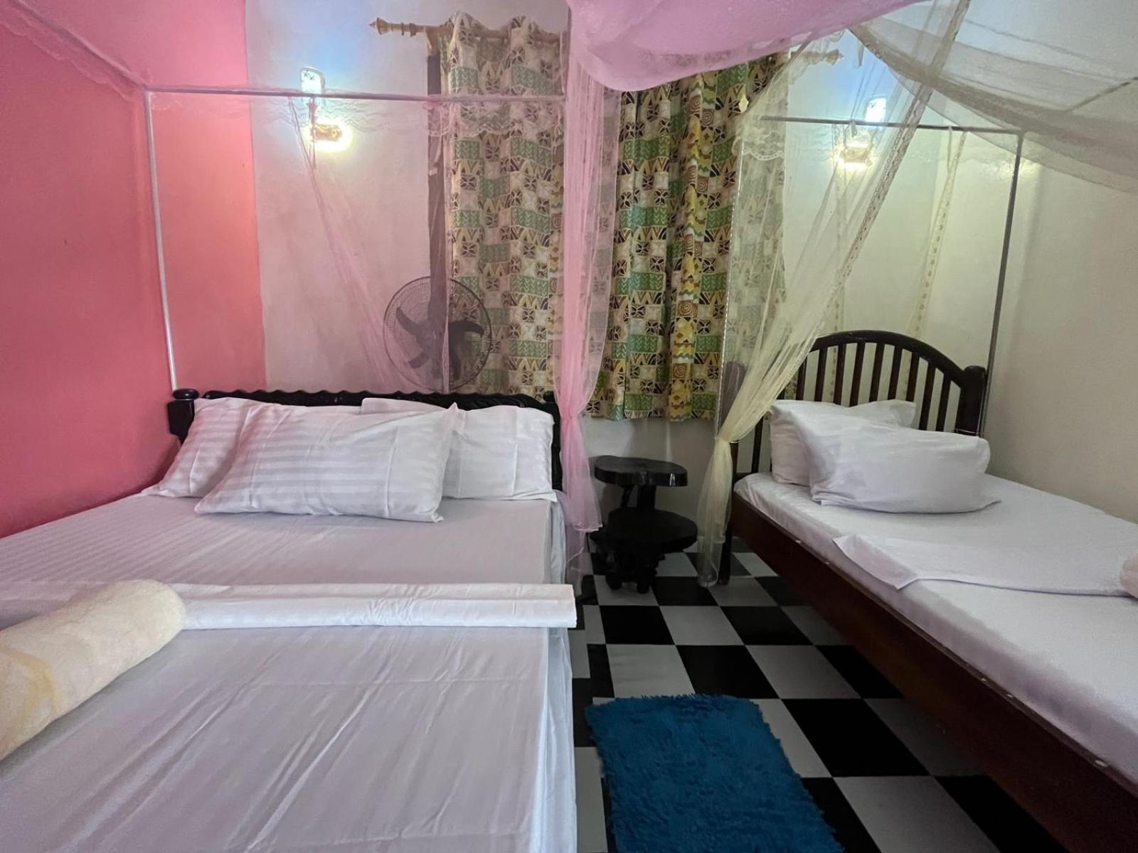 Akogo House - Bnb , Hostel, Backpackers & Volunteer Center Момбаса Екстериор снимка
