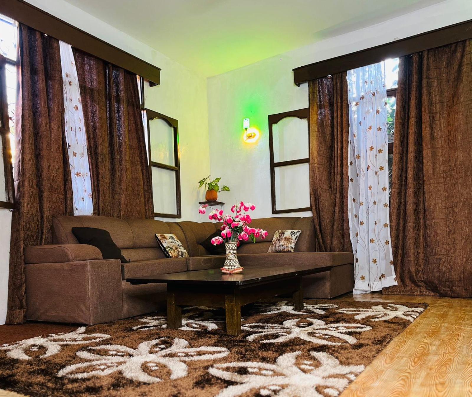 Akogo House - Bnb , Hostel, Backpackers & Volunteer Center Момбаса Екстериор снимка