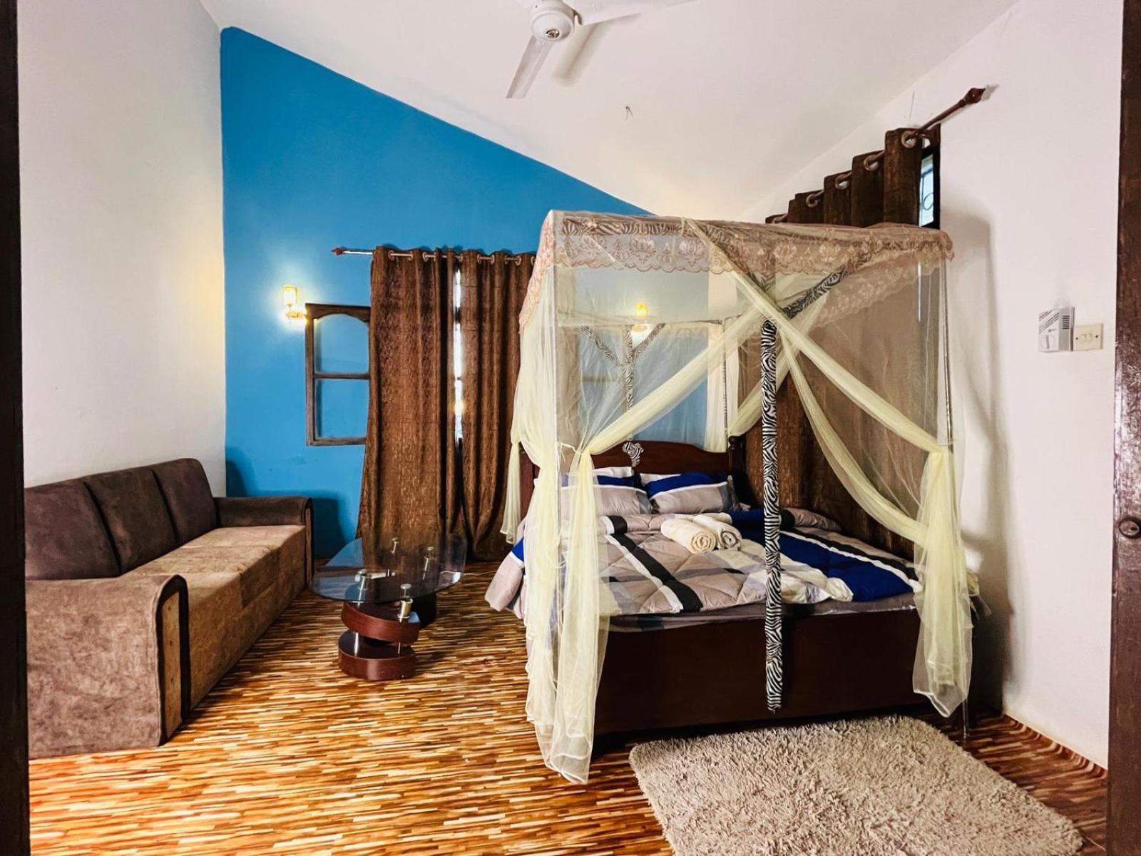 Akogo House - Bnb , Hostel, Backpackers & Volunteer Center Момбаса Екстериор снимка