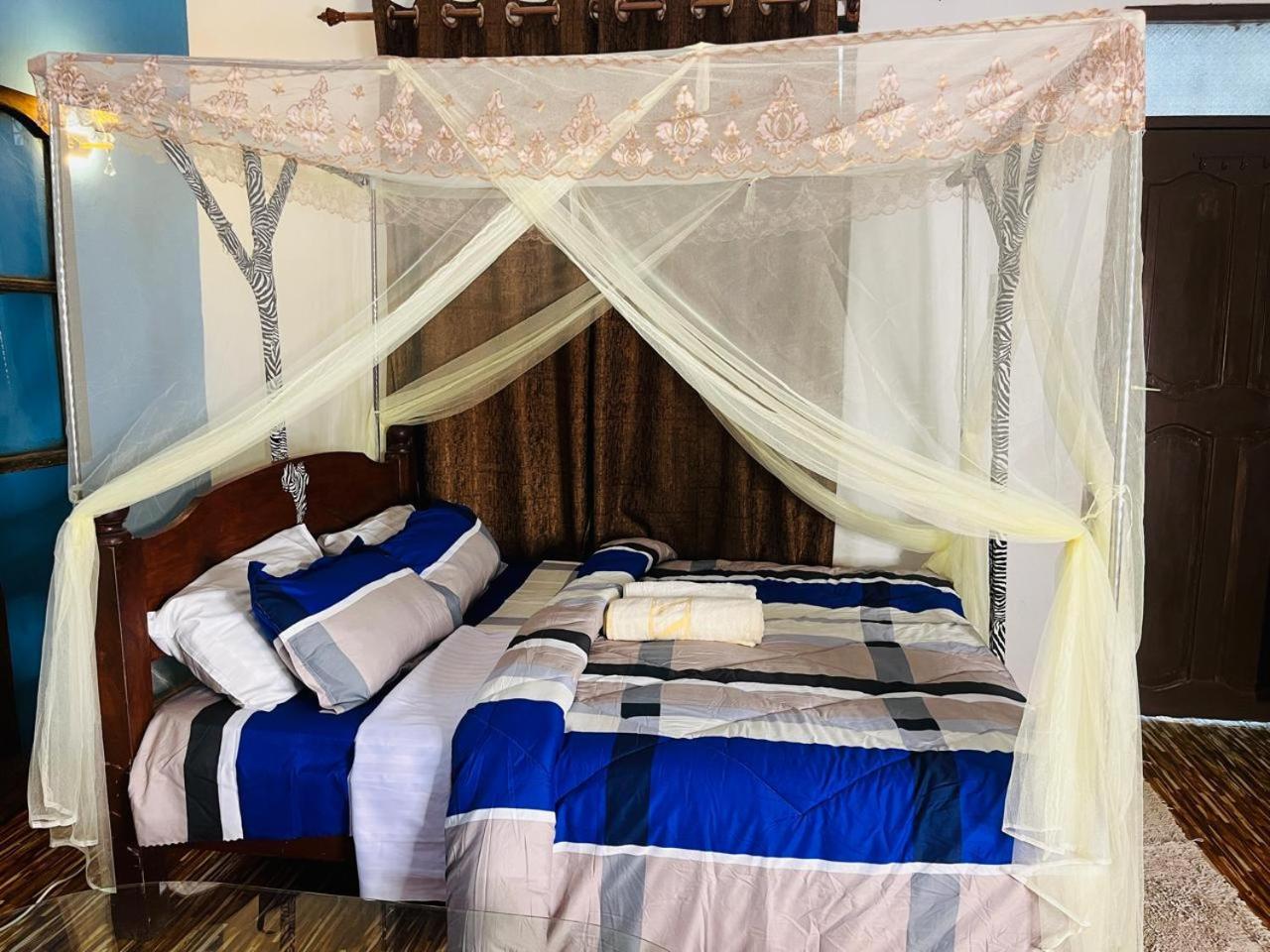 Akogo House - Bnb , Hostel, Backpackers & Volunteer Center Момбаса Екстериор снимка