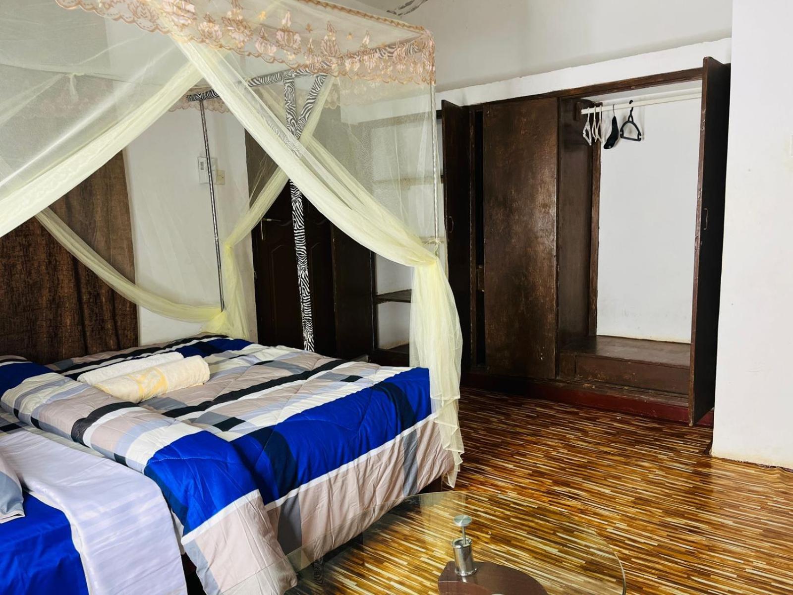 Akogo House - Bnb , Hostel, Backpackers & Volunteer Center Момбаса Екстериор снимка