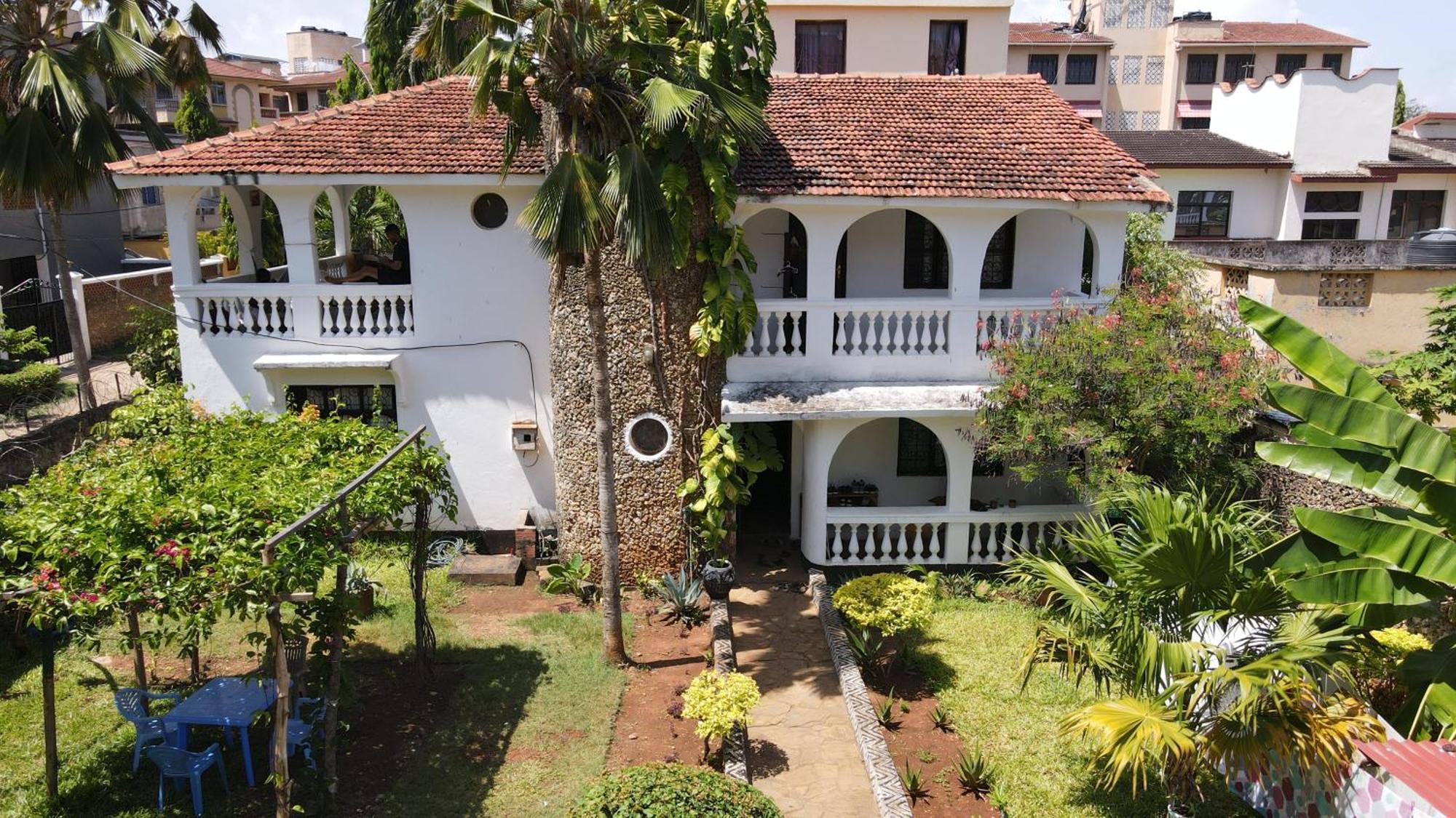 Akogo House - Bnb , Hostel, Backpackers & Volunteer Center Момбаса Екстериор снимка