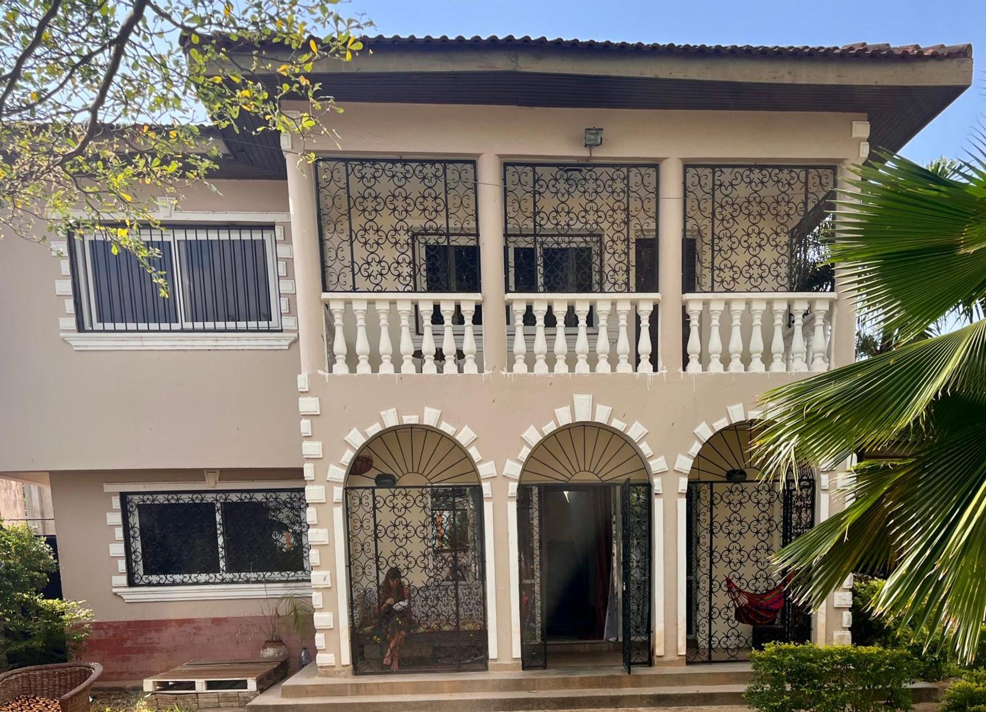 Akogo House - Bnb , Hostel, Backpackers & Volunteer Center Момбаса Екстериор снимка