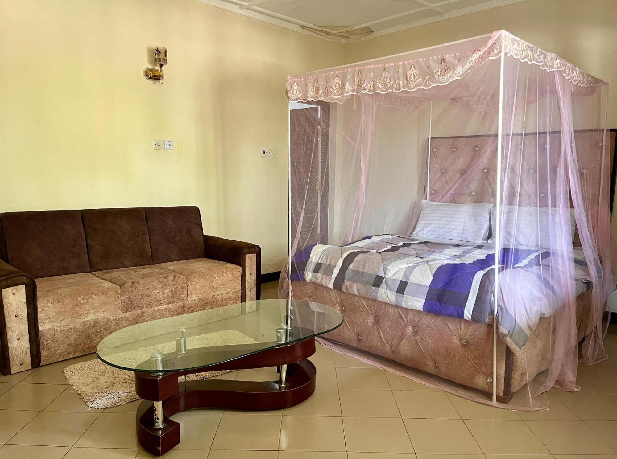 Akogo House - Bnb , Hostel, Backpackers & Volunteer Center Момбаса Екстериор снимка