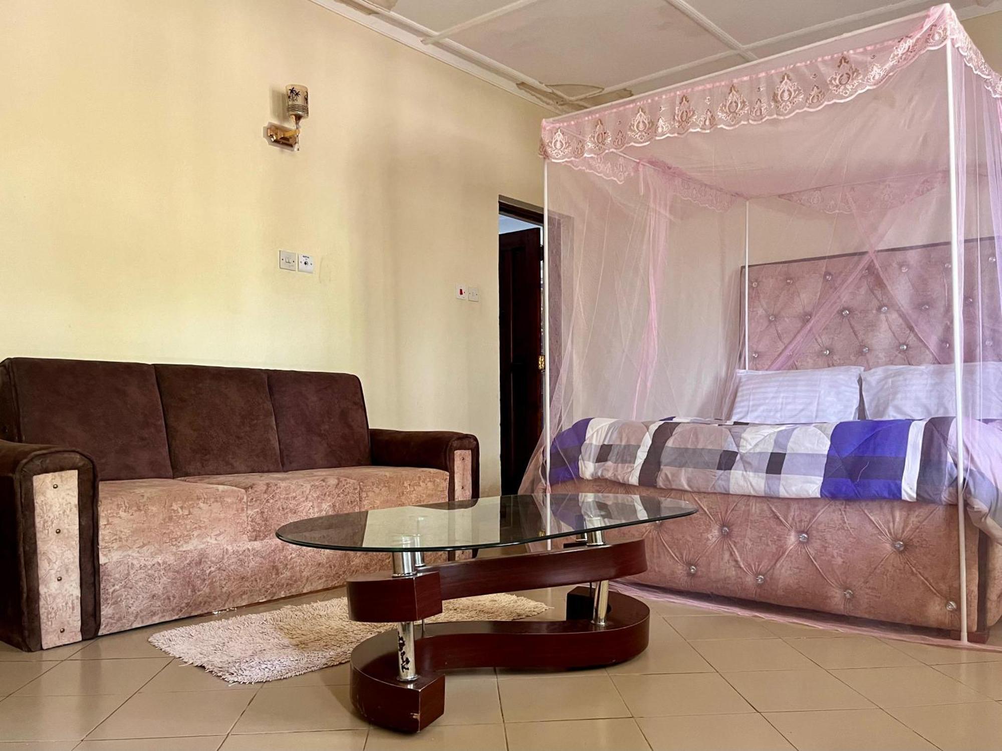 Akogo House - Bnb , Hostel, Backpackers & Volunteer Center Момбаса Екстериор снимка