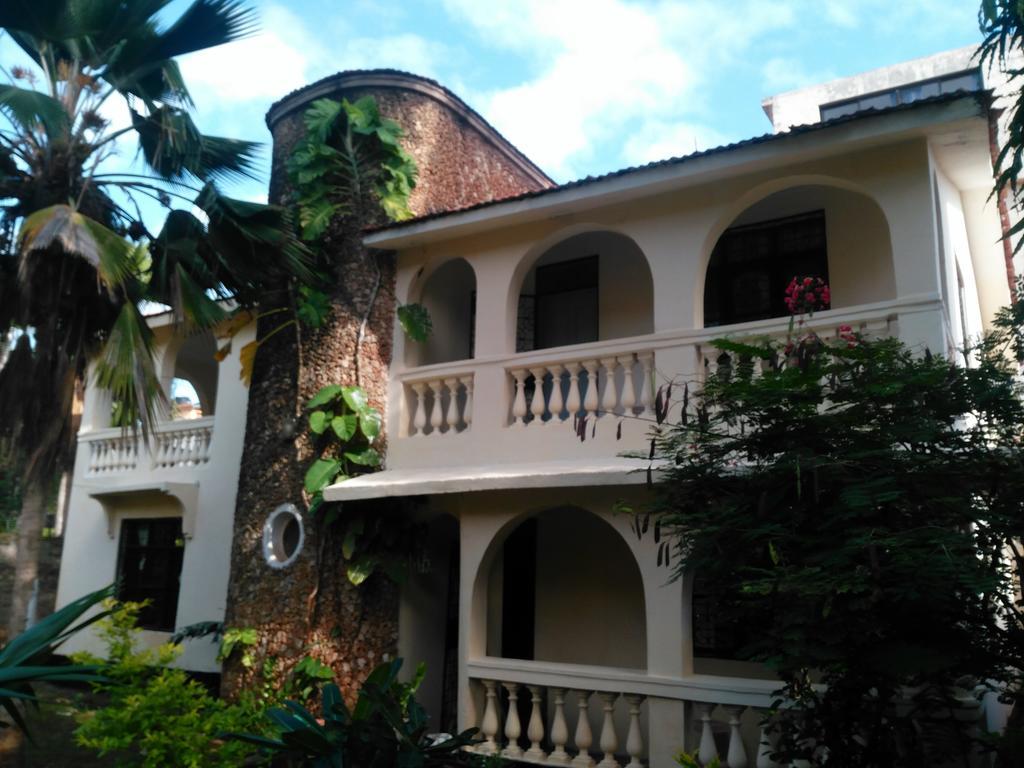 Akogo House - Bnb , Hostel, Backpackers & Volunteer Center Момбаса Екстериор снимка