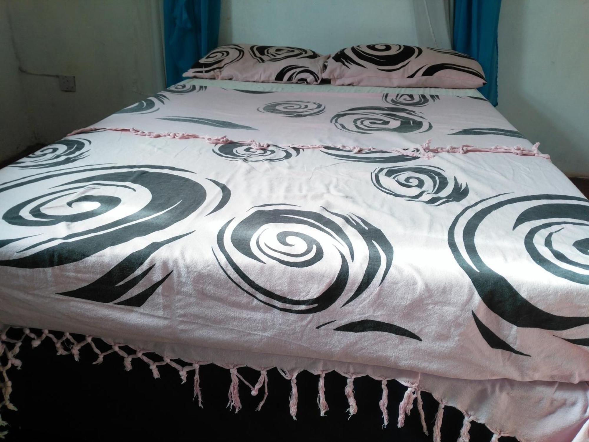 Akogo House - Bnb , Hostel, Backpackers & Volunteer Center Момбаса Екстериор снимка