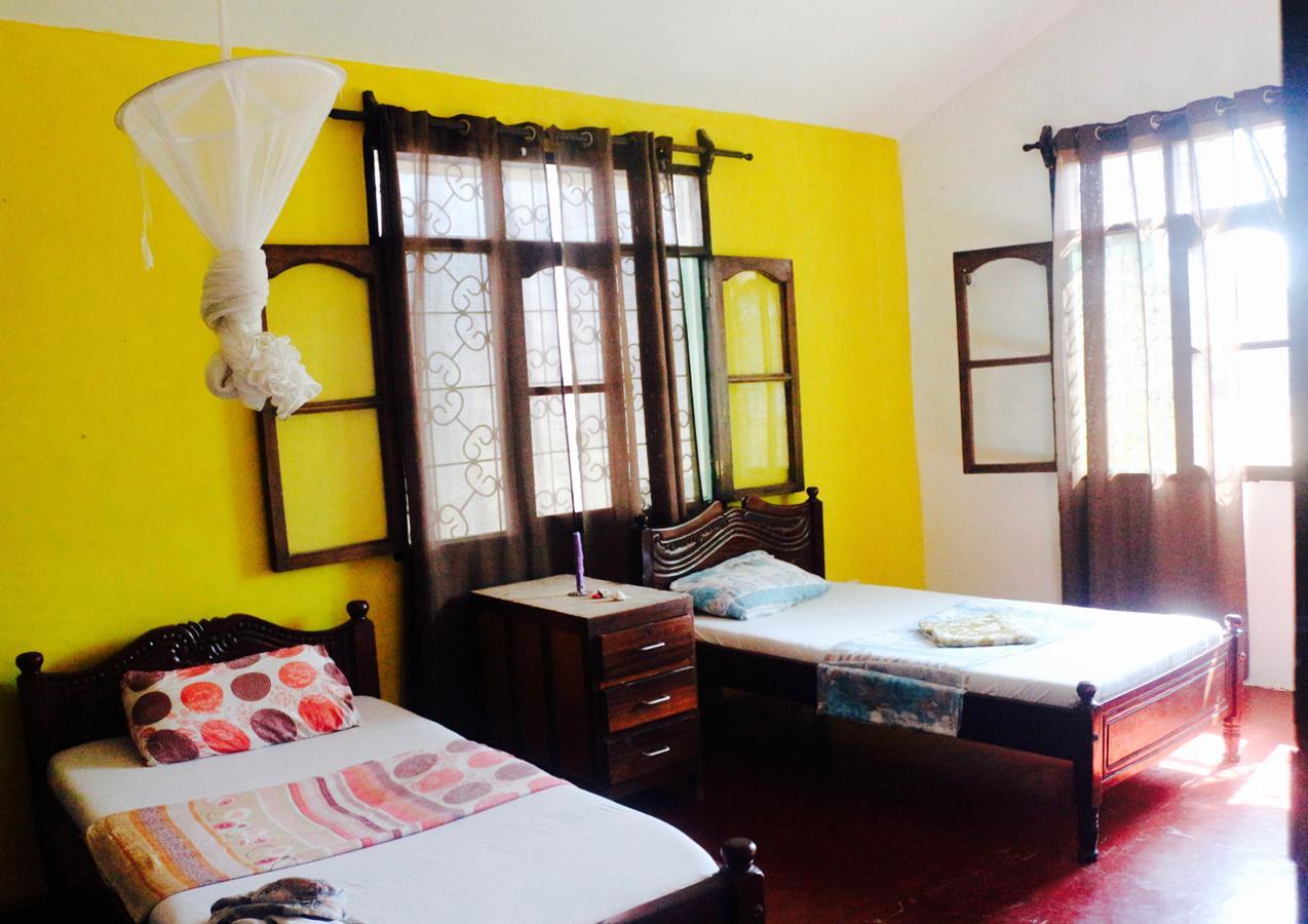 Akogo House - Bnb , Hostel, Backpackers & Volunteer Center Момбаса Екстериор снимка
