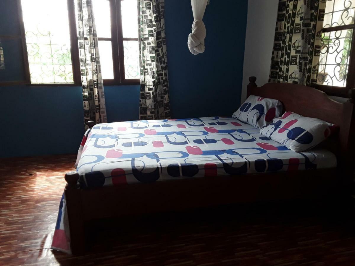 Akogo House - Bnb , Hostel, Backpackers & Volunteer Center Момбаса Екстериор снимка