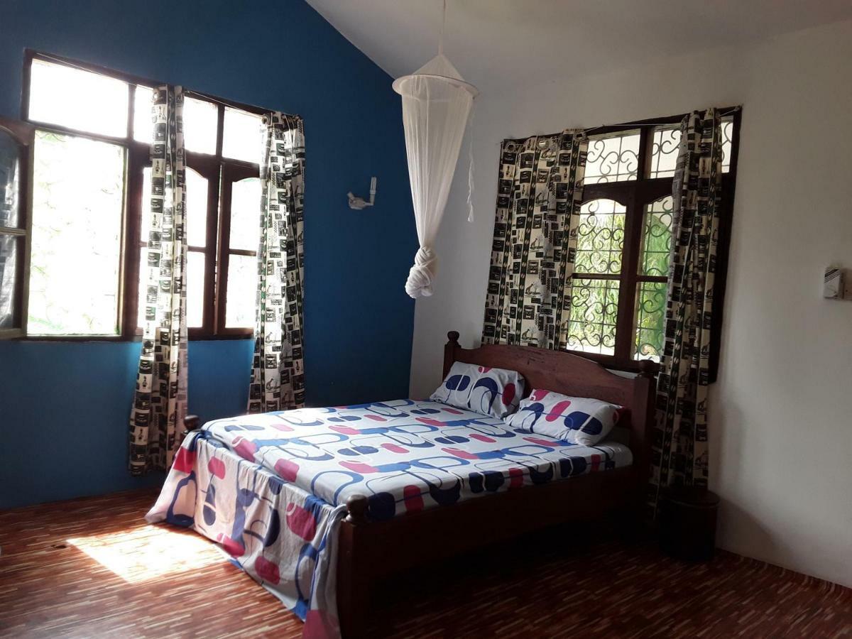 Akogo House - Bnb , Hostel, Backpackers & Volunteer Center Момбаса Екстериор снимка