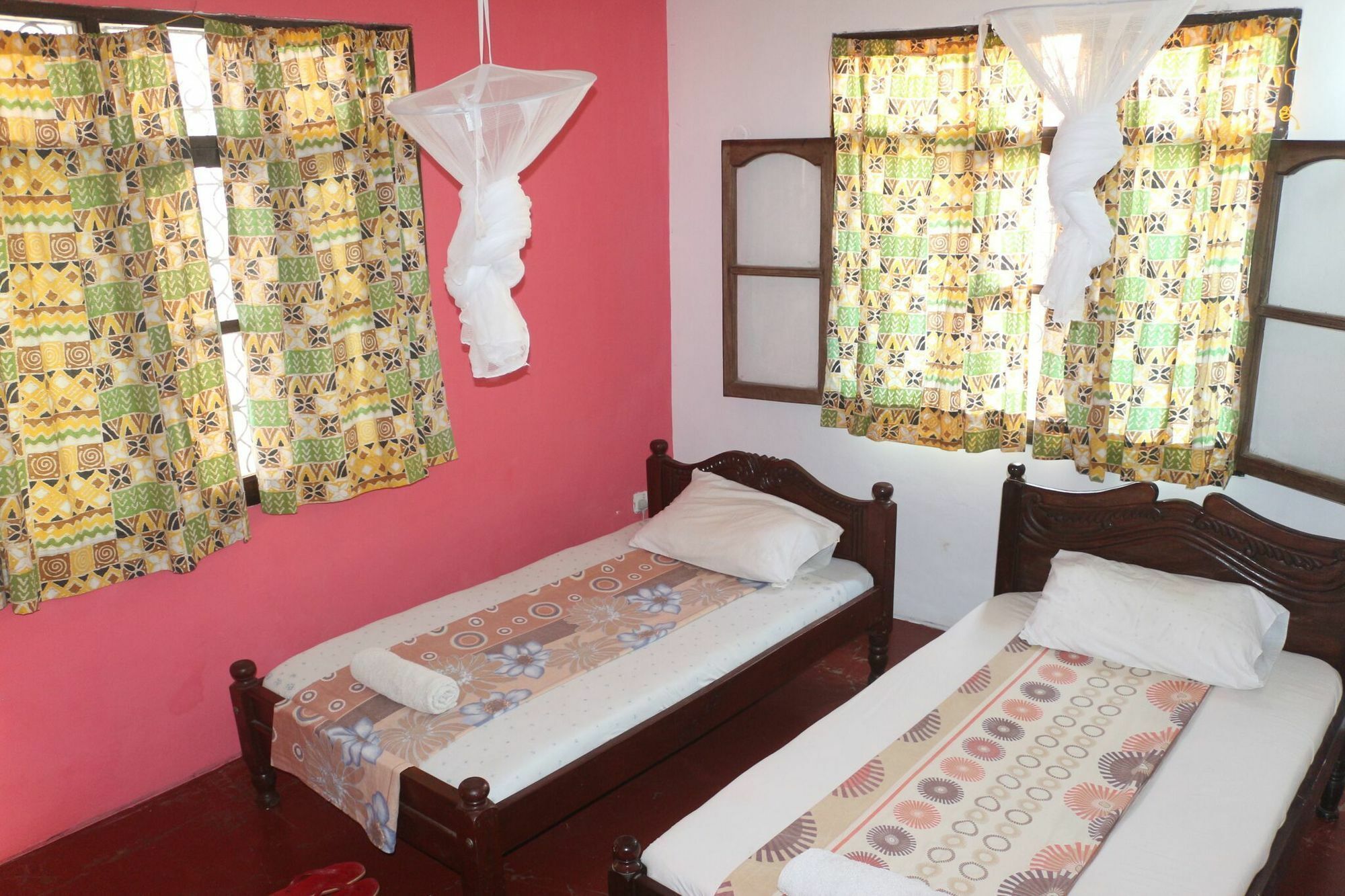 Akogo House - Bnb , Hostel, Backpackers & Volunteer Center Момбаса Екстериор снимка