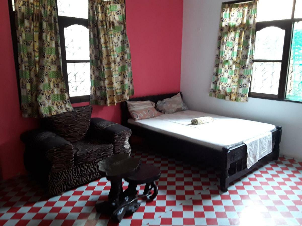 Akogo House - Bnb , Hostel, Backpackers & Volunteer Center Момбаса Екстериор снимка